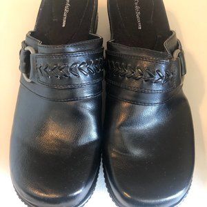 Croft & Barrow black clogs mules Size 8 Like new!